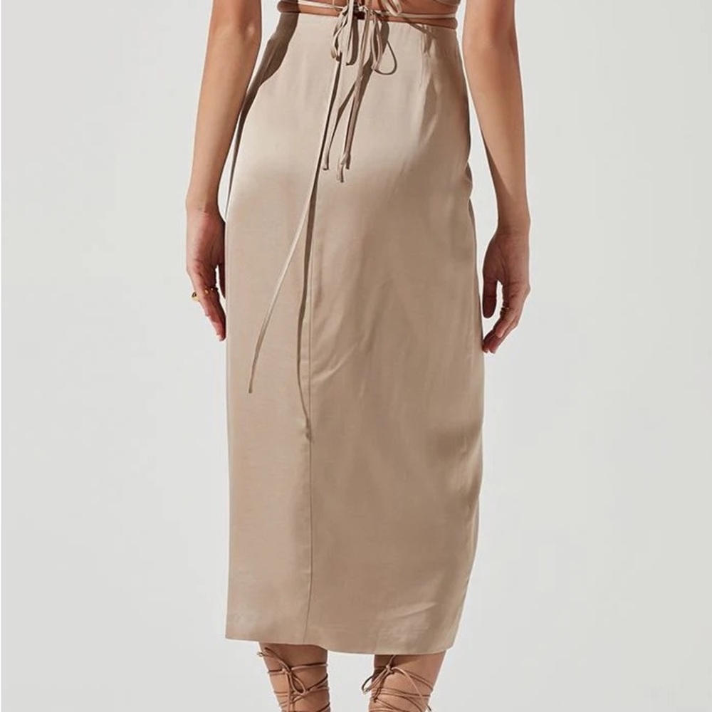 ASTR THE LABEL | ROBIN MIDI SKIRT | KHAKI - Picture 2 of 7